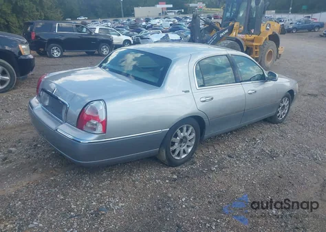 2006 Lincoln Town Car Signature Limited из США, поврежденный, VIN 1LNHM82V96Y616476